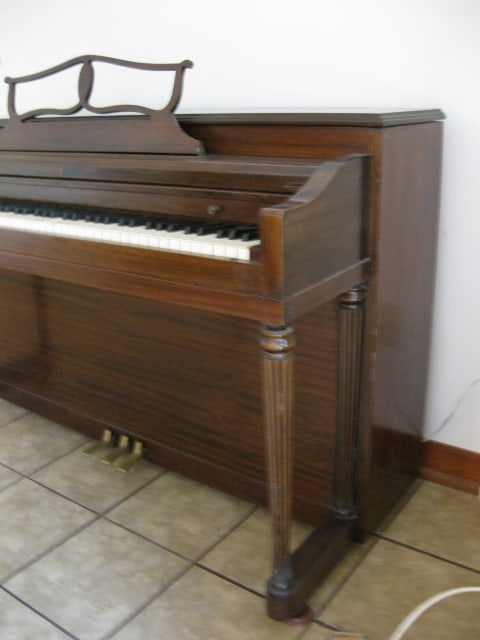 Winter Co. New York, NY Mahogany Upright Piano and Bench - 4