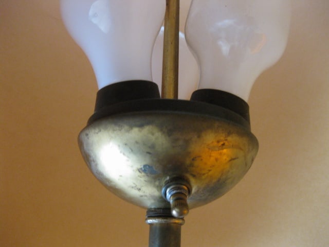 Midcentury Tapered Wood and Brass Table Lamp - 5