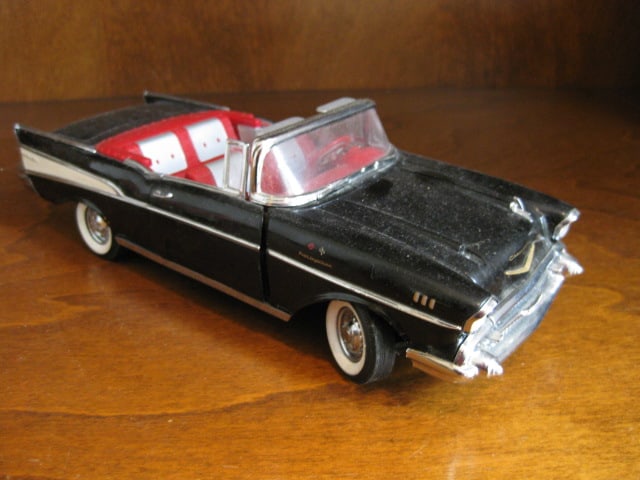 Two 1:18 Scale 1950's Bel Air Diecast Cars and Plastic Toy Coupe - 15