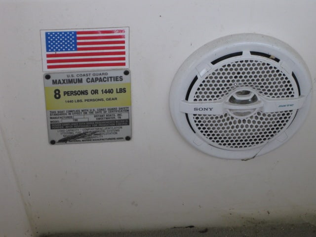 2004 Bryant 190 Fiberglass Boat with Mercury 4.3 Liter MerCruiser Inboard/Outboard Motor - 16