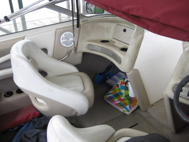2004 Bryant 190 Fiberglass Boat with Mercury 4.3 Liter MerCruiser Inboard/Outboard Motor - 17