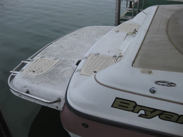 2004 Bryant 190 Fiberglass Boat with Mercury 4.3 Liter MerCruiser Inboard/Outboard Motor - 18