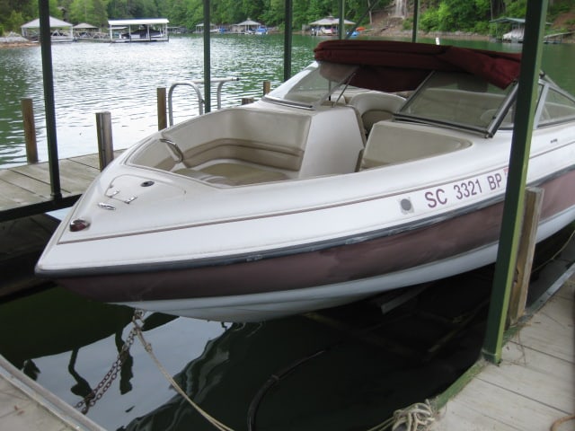 2004 Bryant 190 Fiberglass Boat with Mercury 4.3 Liter MerCruiser Inboard/Outboard Motor - 3