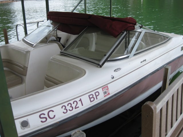2004 Bryant 190 Fiberglass Boat with Mercury 4.3 Liter MerCruiser Inboard/Outboard Motor - 4