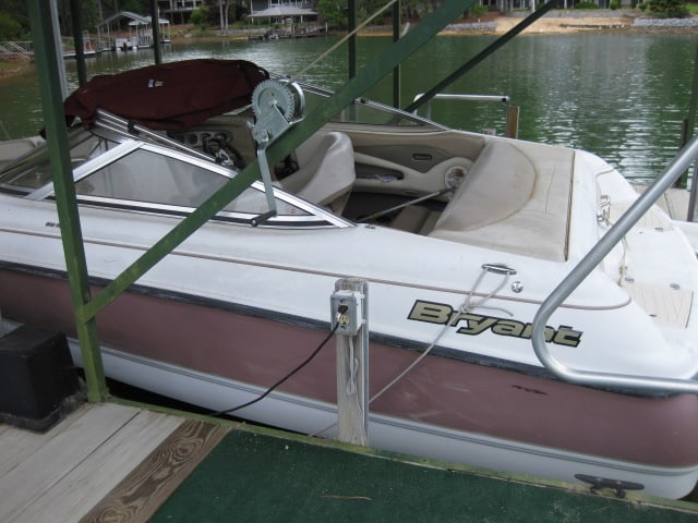 2004 Bryant 190 Fiberglass Boat with Mercury 4.3 Liter MerCruiser Inboard/Outboard Motor - 5