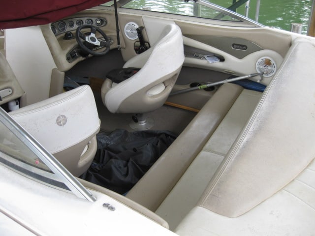 2004 Bryant 190 Fiberglass Boat with Mercury 4.3 Liter MerCruiser Inboard/Outboard Motor - 8