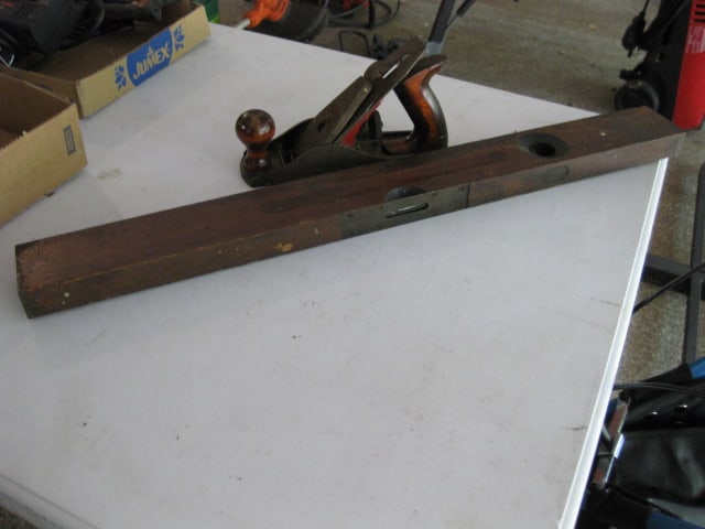 Old Stanley No. 3 24" Wood Level and Millers Falls Planer: .