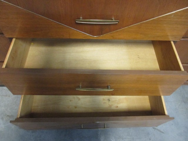 Mid-Century Modern Hooker Furniture 9-Drawer Lowboy Dresser - 4
