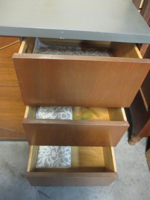 Mid-Century Modern Hooker Furniture 9-Drawer Lowboy Dresser - 6