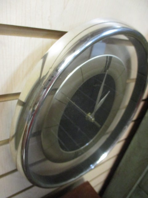 Heirloom Oval Quartz Wall Clock - 5