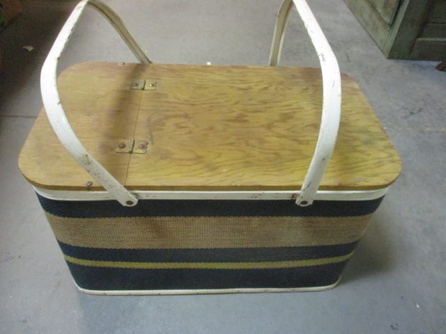 Mid-Century Modern Redmon Woven Wicker and Wood Lid Picnic Basket: 20" x 12" x 11 1/2"