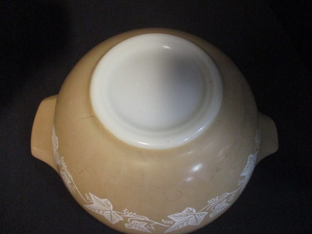2 Vintage Pyrex "Sandlewood" Cinderella Mixing Bowls - 4