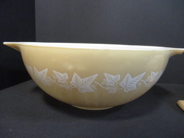2 Vintage Pyrex "Sandlewood" Cinderella Mixing Bowls - 5