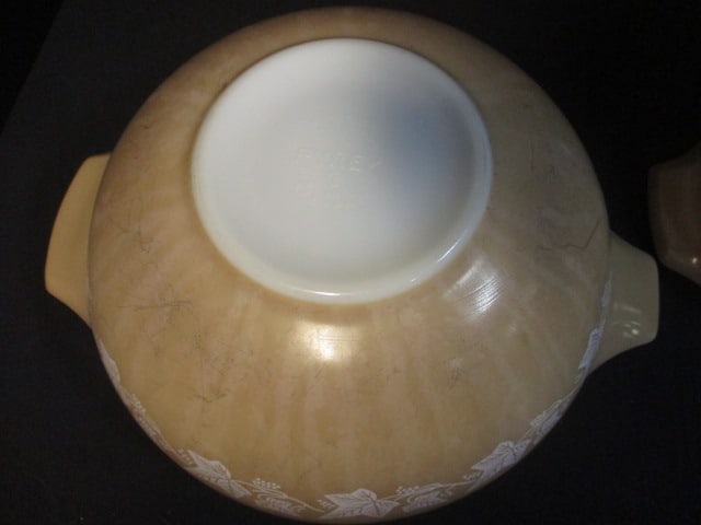 2 Vintage Pyrex "Sandlewood" Cinderella Mixing Bowls - 7