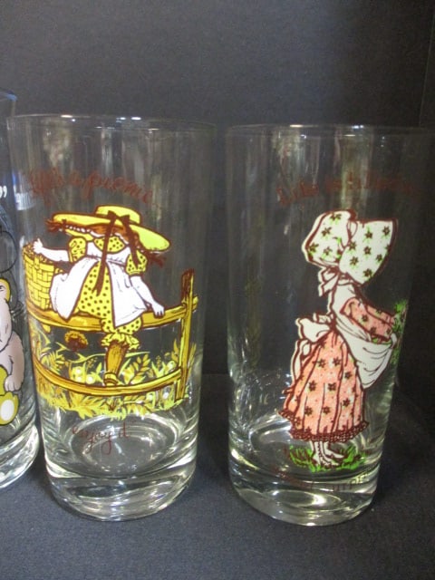 8 Vintage Pizza Hut "ET" Glasses and 2 American Greetings "Holly Hobby" Glasses - 2