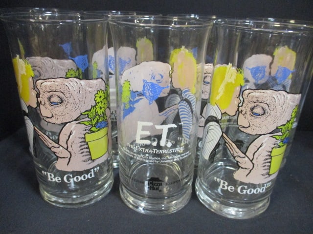 8 Vintage Pizza Hut "ET" Glasses and 2 American Greetings "Holly Hobby" Glasses - 5