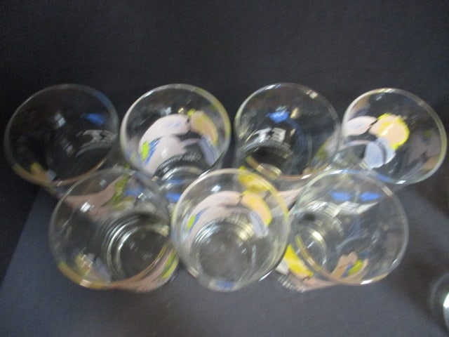 8 Vintage Pizza Hut "ET" Glasses and 2 American Greetings "Holly Hobby" Glasses - 6