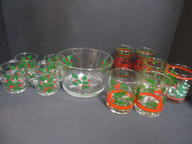 Vintage Indiana Glass "Holly Berry" Glass Ice Bucket and 4 Glass Cups, (1 of 11)