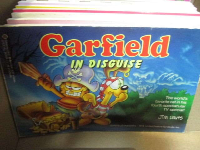 Garfield Lot - Softcover Books, 2 McDonald's Glass Cups, and Ceramic Trivet - 11