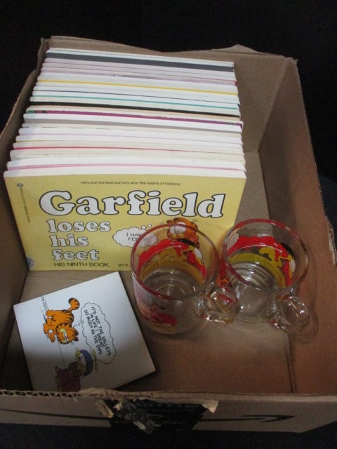 Garfield Lot - Softcover Books, 2 McDonald's Glass Cups, and Ceramic Trivet: .
