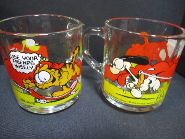Garfield Lot - Softcover Books, 2 McDonald's Glass Cups, and Ceramic Trivet - 3