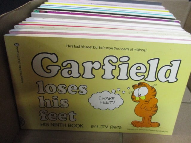 Garfield Lot - Softcover Books, 2 McDonald's Glass Cups, and Ceramic Trivet - 5