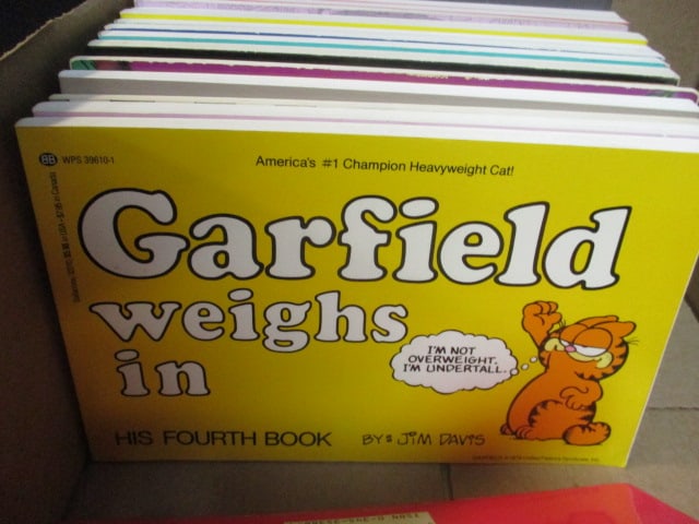 Garfield Lot - Softcover Books, 2 McDonald's Glass Cups, and Ceramic Trivet - 6