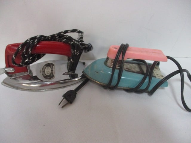 2 Vintage Small Electric Travel Irons: untested