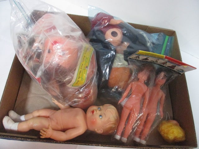 Lot of Vintage Dolls and Doll Parts (1 of 7)