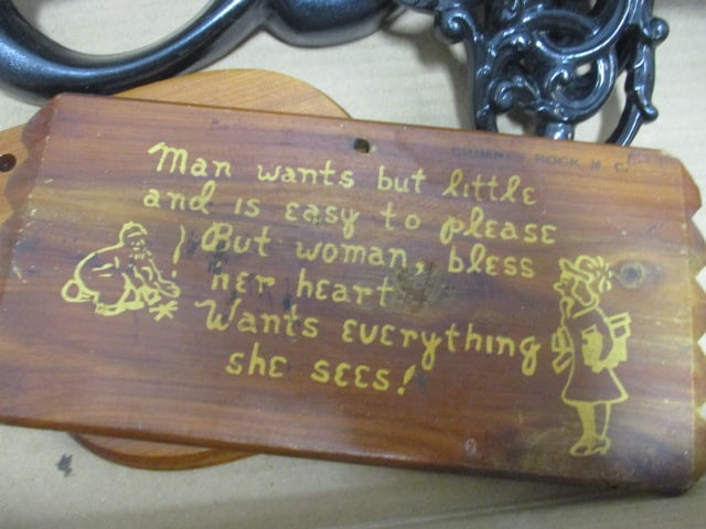Lot of Vintage Wall Hangings and Plaques - 5