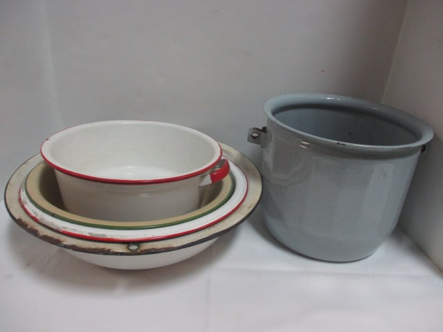 5 Vintage Enameled Metal Bowls and Pots: 9" to 16", rust and wear