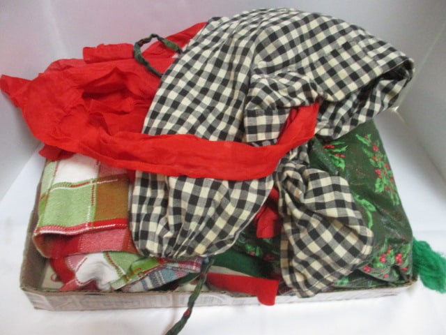 Grouping of Christmas Tablecloths, Aprons, and Linens: see pictures and preview for selection and condition