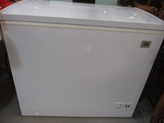 Igloo Free Standing Chest Freezer: 37" x 20 1/2" x 33", working when removed from home, Local Pickup Only