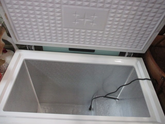 Igloo Free Standing Chest Freezer - 4