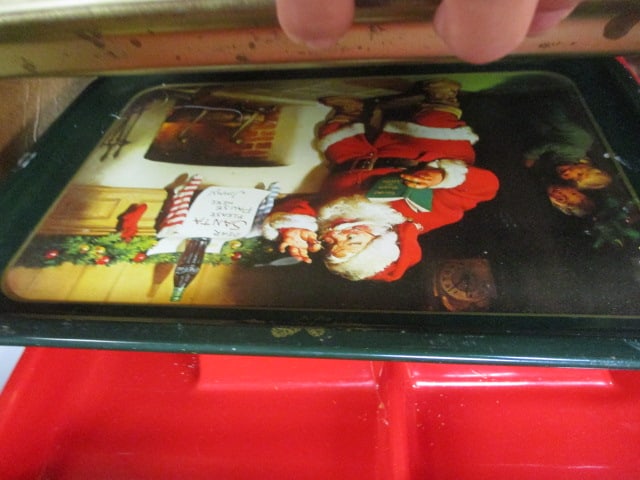 Vintage Christmas Lot of Metal and Plastic Trays, Platters, and Decorative Garland - 5