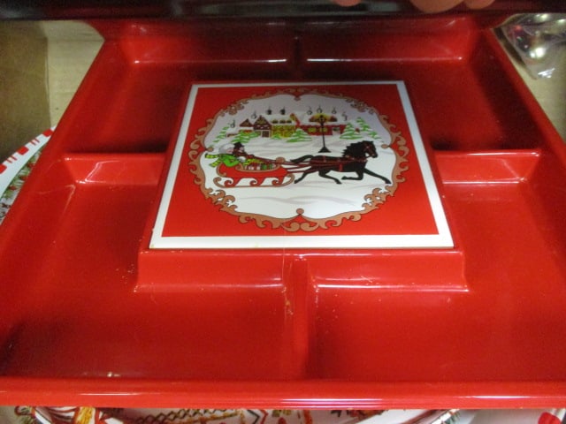 Vintage Christmas Lot of Metal and Plastic Trays, Platters, and Decorative Garland - 6