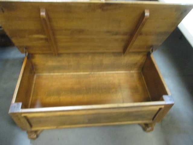 Large Rustic Wood Lift-Up Top and Drawers Coffee Table - 5