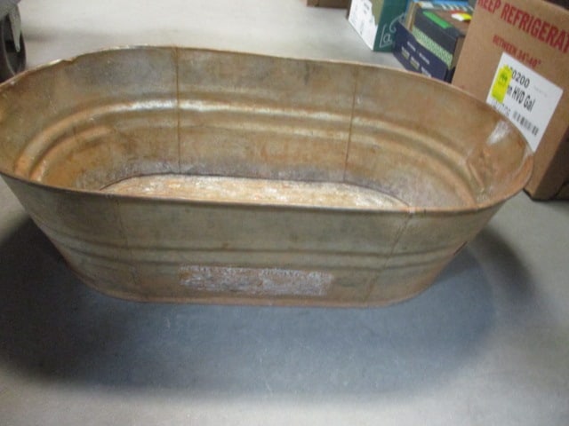 Vintage Brinkman Galvanized Steel Wash Tub: 22" x 13" x 7", rust