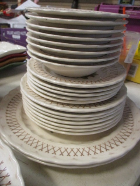 39 Pieces of Vintage Vernon Ware Metlox "Fruit Basket" Stoneware - made in California - 10