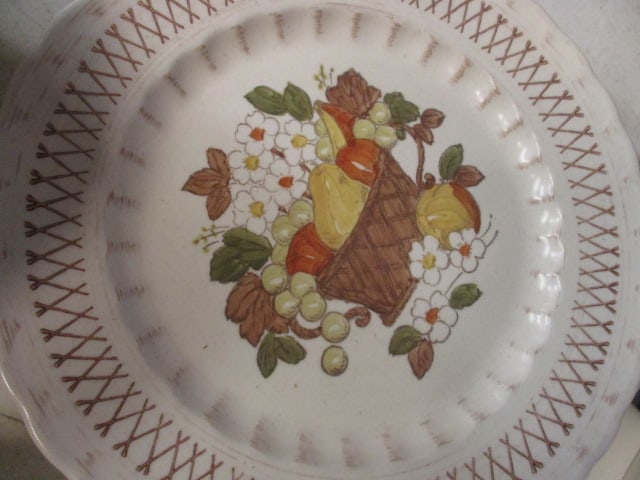 39 Pieces of Vintage Vernon Ware Metlox "Fruit Basket" Stoneware - made in California - 14