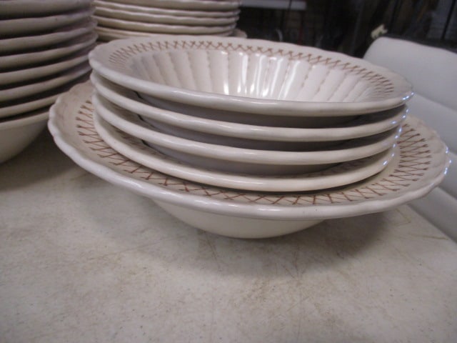39 Pieces of Vintage Vernon Ware Metlox "Fruit Basket" Stoneware - made in California - 5