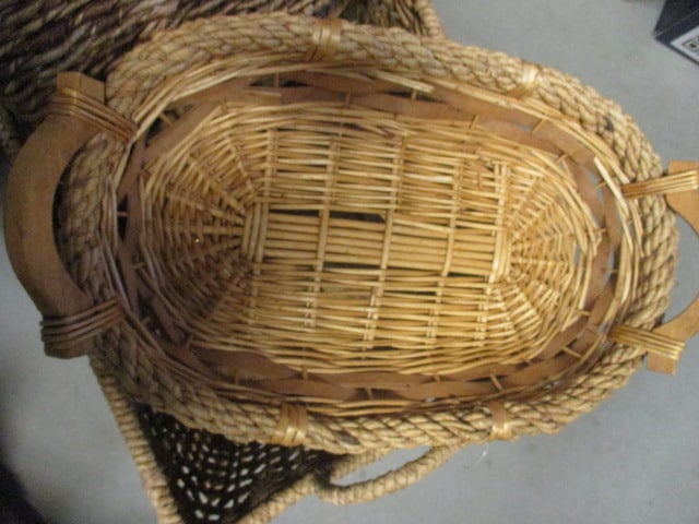 Large Lot of Baskets and Wicker DÃ©cor - 7