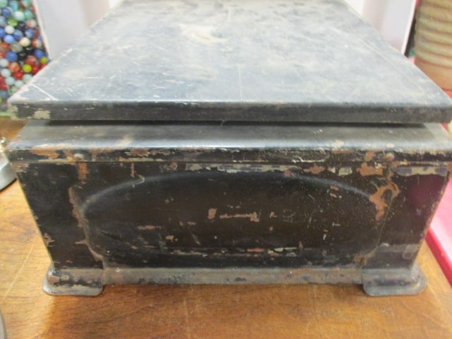 Antique Fan Shape Countertop Postal Scale - 2