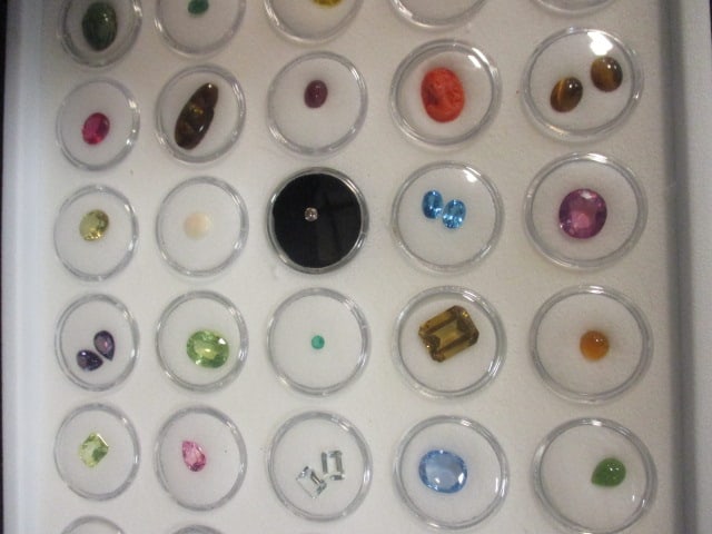 Jeweler's Estate 57 Cut Gemstones and Related Stones in Snap Cases - 3