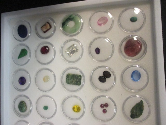 Jeweler's Estate 57 Cut Gemstones and Related Stones in Snap Cases - 4