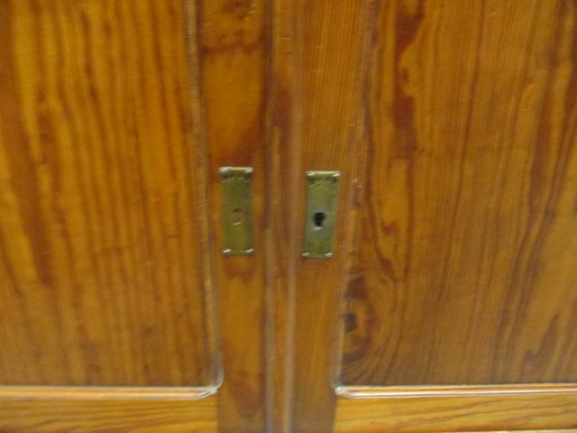 Arts & Craft 2 Piece China Hutch with Green Pebble Glass Doors - 7
