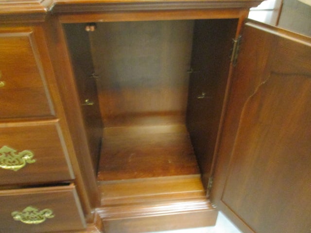 Kling Mahogany Breakfront Server with Raised Panel Doors and Doors - 4