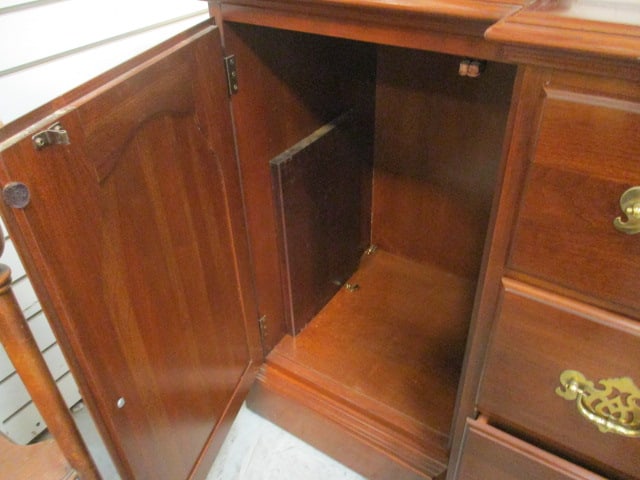 Kling Mahogany Breakfront Server with Raised Panel Doors and Doors - 5
