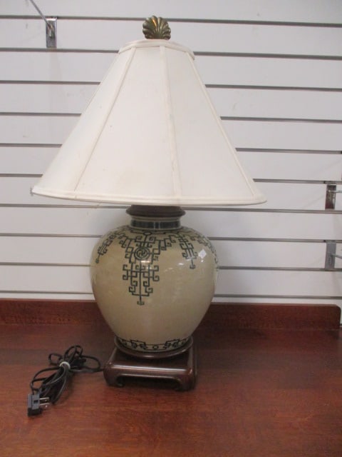 Asian Inspired Porcelain Ginger Jar Table Lamp: 27"h, has tight hairline crack on body, Local Pickup Only