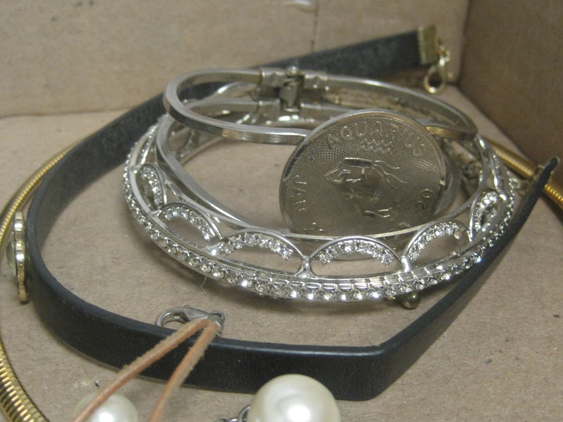 Lot of Vintage/ Modern Estate Jewelry- Some Signed - 4